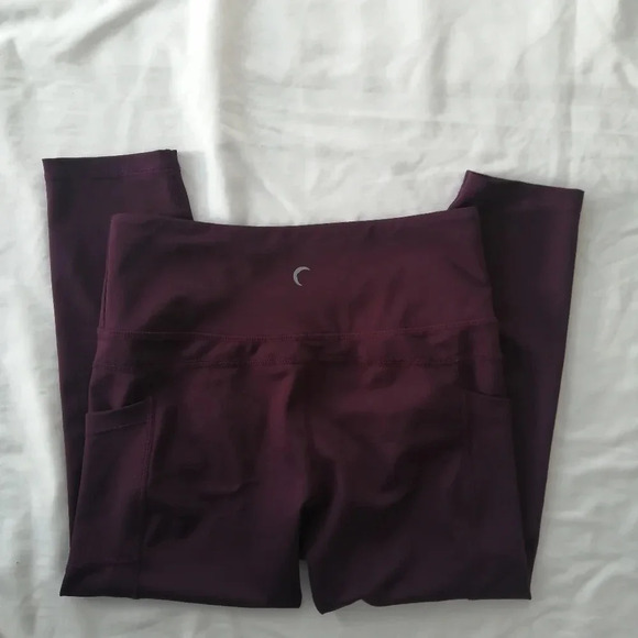 Zyia Pocket Light 'n Tight Crop Leggings in Plum Purple Size 6-8 - Picture 9 of 16